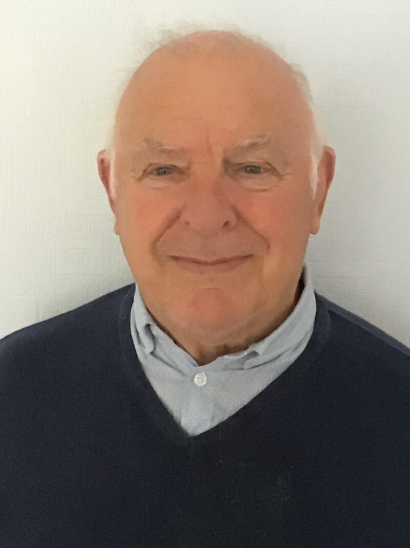 Head and shoulders photo of Councillor Peter Dean